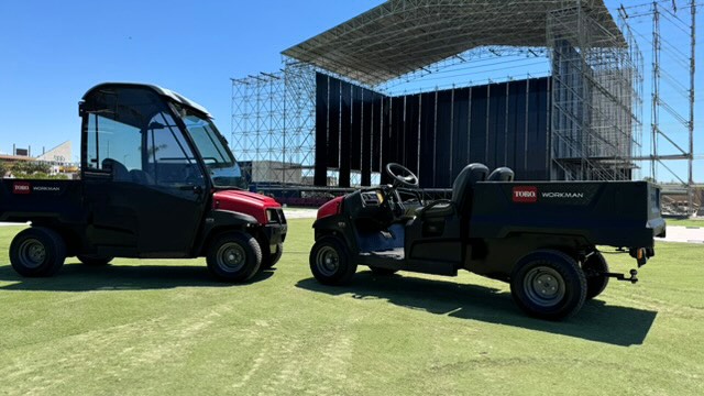 Vehículos utilitarios Workman en el Málaga Forum utilizados para tareas logísticas del Selvatic Fest 2025