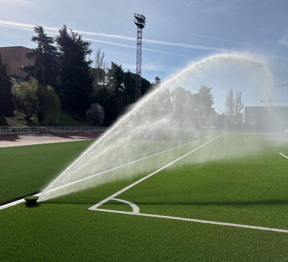 Riego deportivo césped artificial